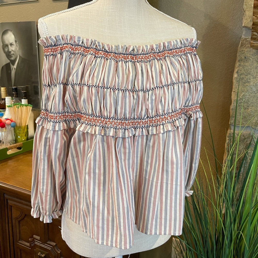 Gianni Bini transitional summer fall top. Off the shoulder peasant sleeve. Large